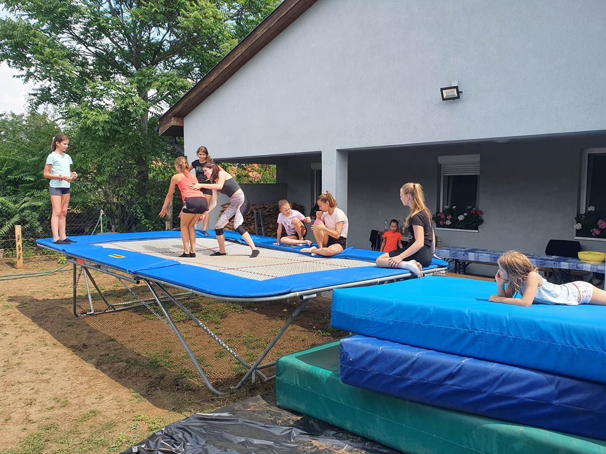 Gumiasztal tábor